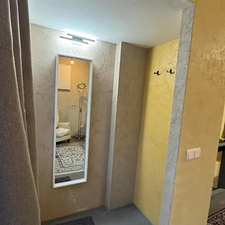 Modern & Cozy With Private Entrance Appartement *