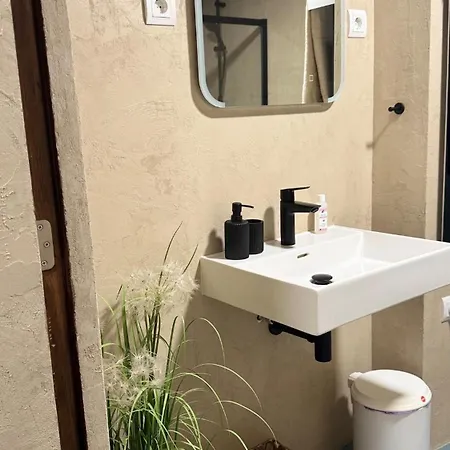 Modern & Cozy With Private Entrance Appartement