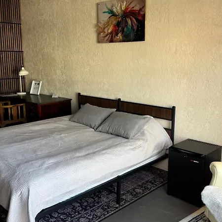 Modern & Cozy With Private Entrance *