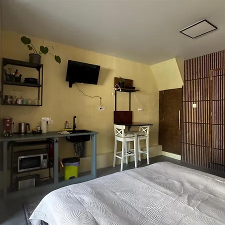 Modern & Cozy With Private Entrance Appartamento *