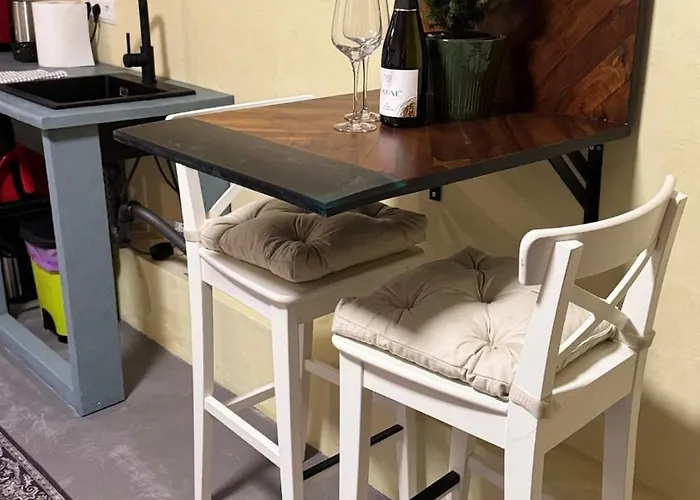 Lejlighed Newly Renovated With Private Entrance *