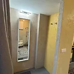 Newly Renovated With Private Entrance Apartman *