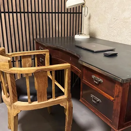 דירה Newly Renovated With Private Entrance *